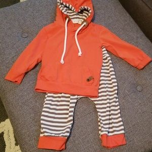 Size 90 2 piece tan and coral outfit.